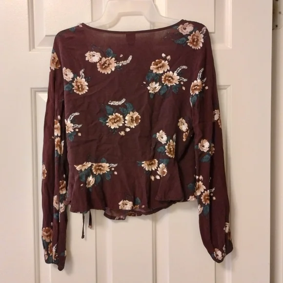*5 for $20* Wild Fable floral wrap top - Picture 5 of 10